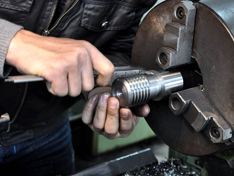 車(chē)工和加工中心誰(shuí)累？工作難度！