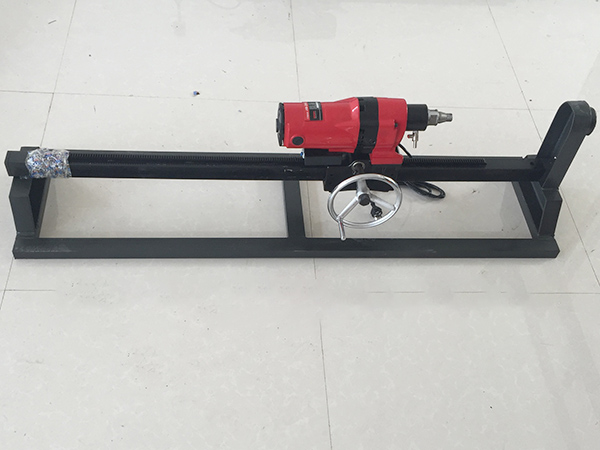 下水道鉆孔機(jī)怎么打孔？鉆孔機(jī)粉塵太大怎么樣解決？