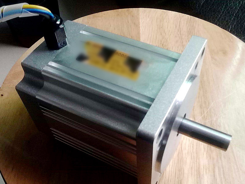 鉆孔機怎么啟動電機和變頻器？