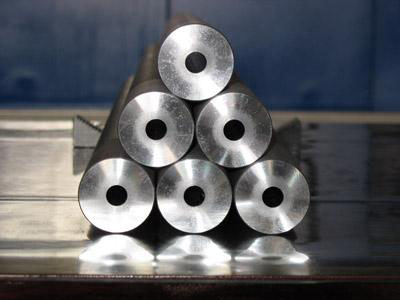 【深孔鉆機床加工】時為什么要用切削液，對于深孔鉆加工有哪些作用？